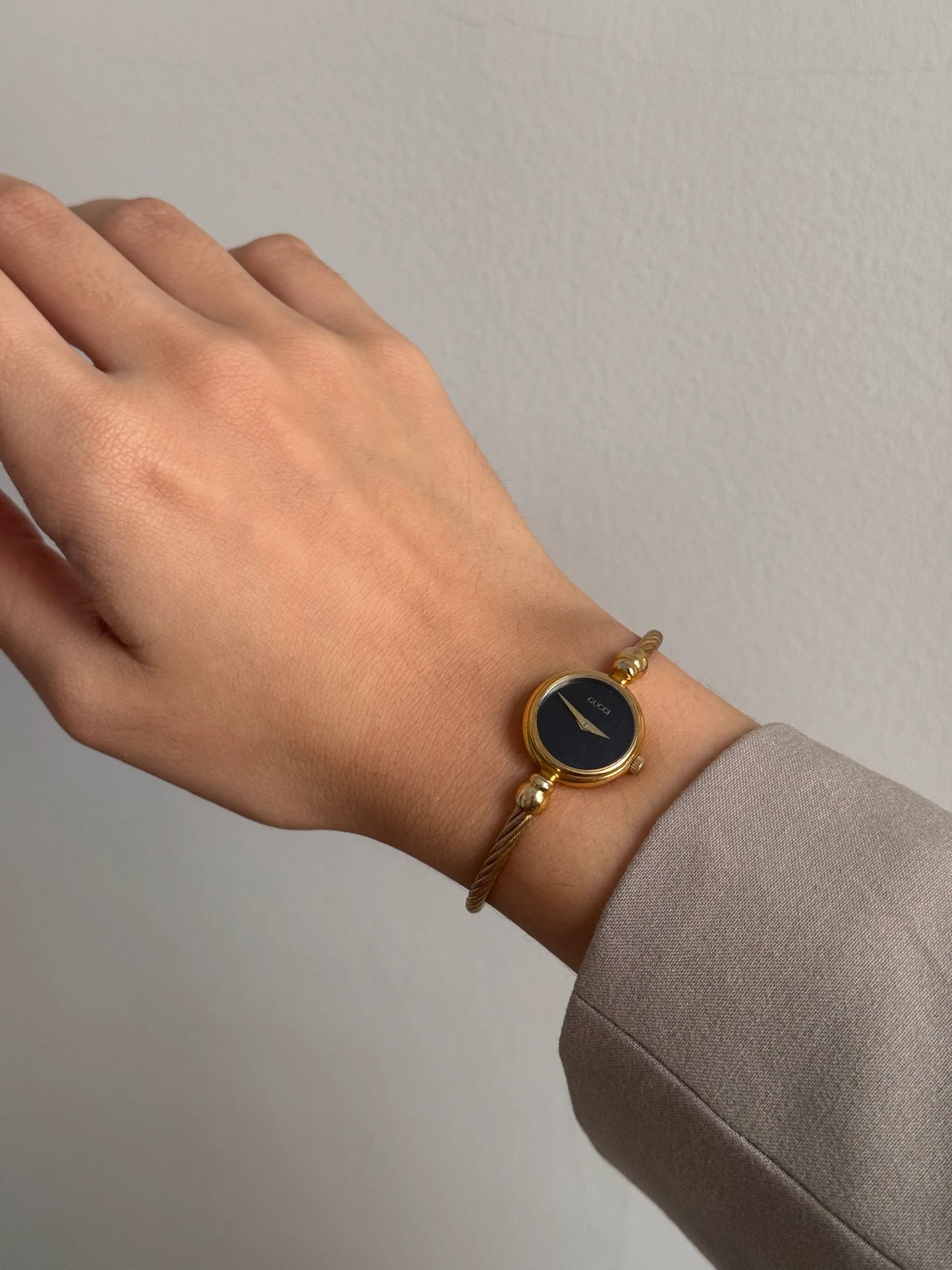 Gucci 2700 Twist Watch