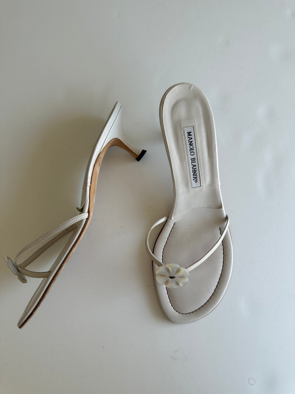 Manolo Blahnik Pearl Flower Thong Heels (37.5)